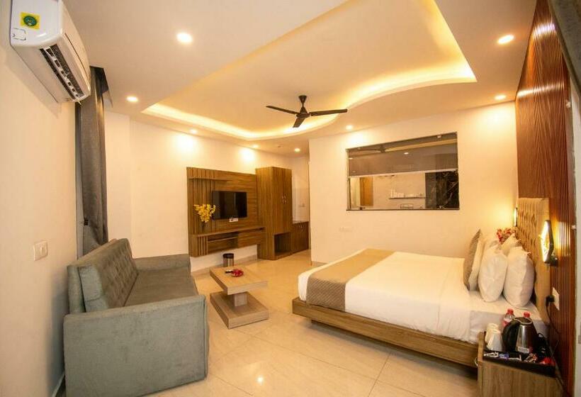 سوئیت با بالکن, Jp Hills Rishikesh