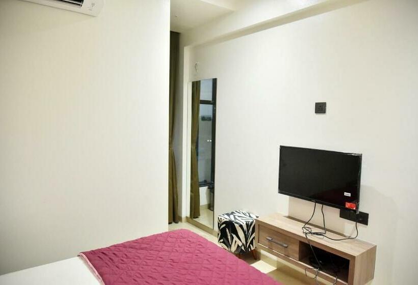 Номер Deluxe, Manoranjan Enclave