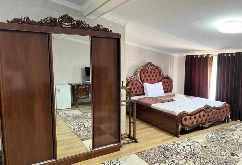 اتاق لوکس, Garden City