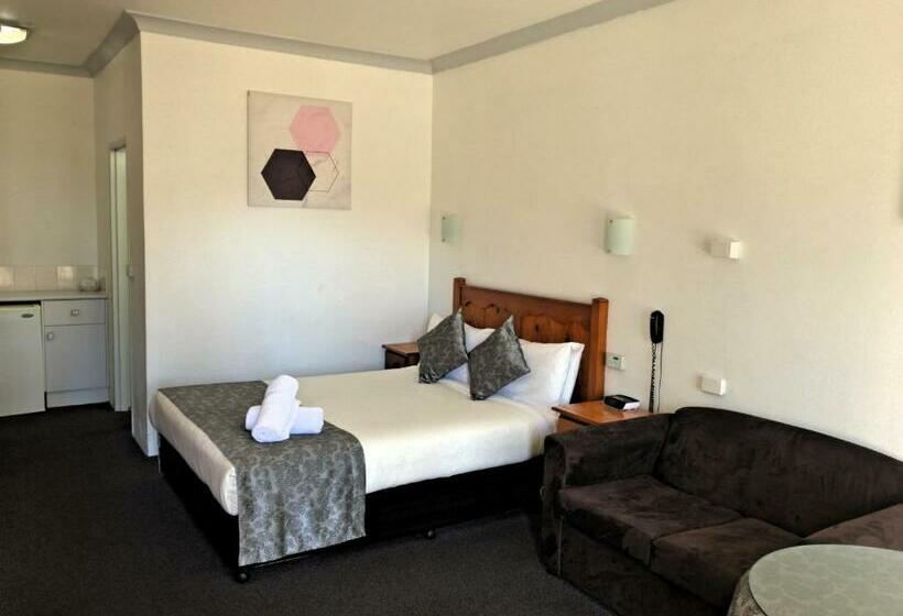 Номер Стандарт, New England Motor Inn