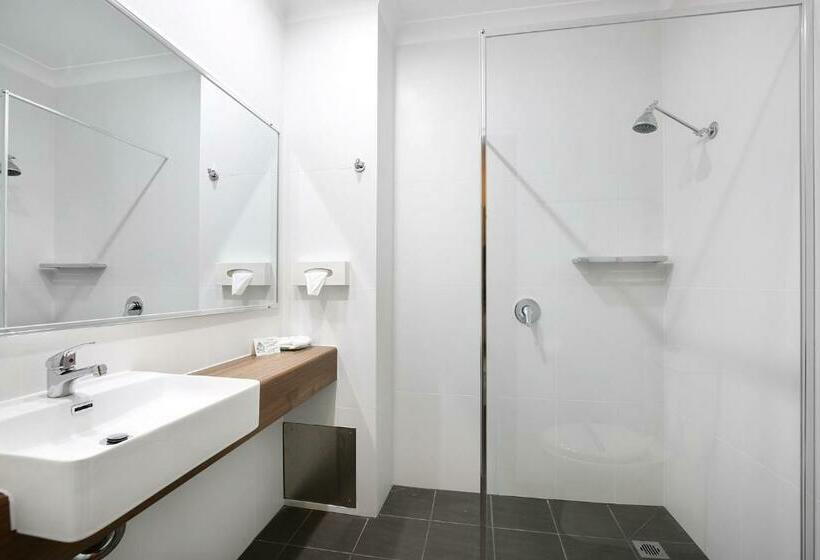 Четырехместный Номер Economy, New England Motor Inn