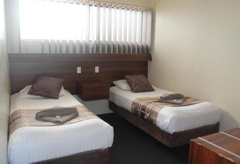 Семейный Номер, Sarina Motor Inn