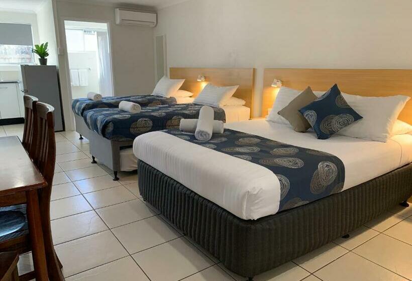 패밀리 룸, Tin Can Bay Motel
