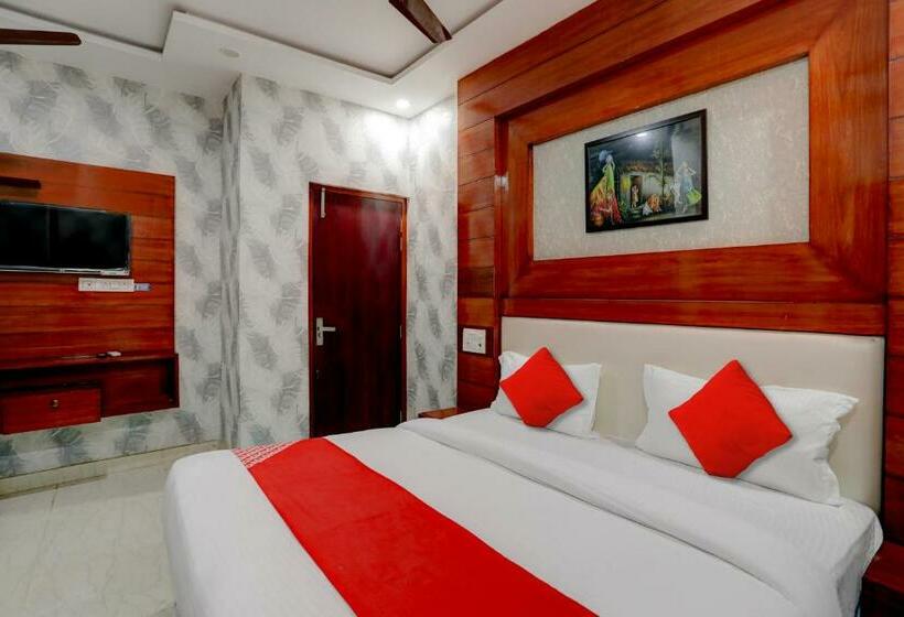 Трехместный Номер Классика, Oyo Flagship 81501 Sambhav Hotel And Restaurant