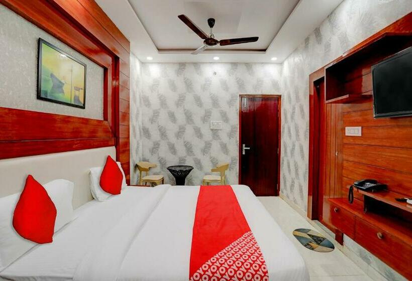 Трехместный Номер Классика, Oyo Flagship 81501 Sambhav Hotel And Restaurant