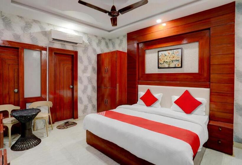 Трехместный Номер Классика, Oyo Flagship 81501 Sambhav Hotel And Restaurant