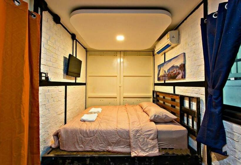 스탠다드 룸 킹사이즈 침대, 99/9 Box Resort