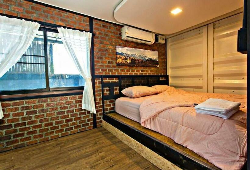 스탠다드 룸 킹사이즈 침대, 99/9 Box Resort