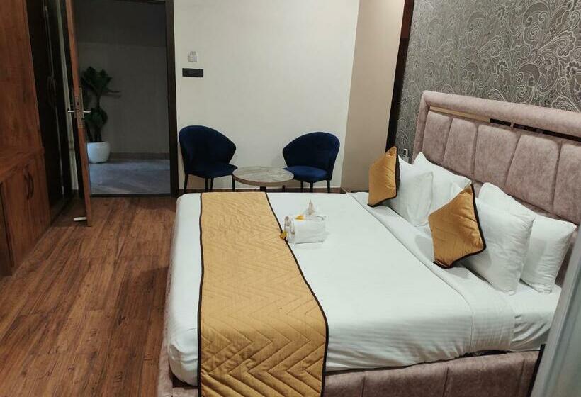 Президентский Люкс, Lavish Inn