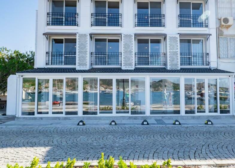 سوییت با چشم‌انداز دریا, Bd Suites
