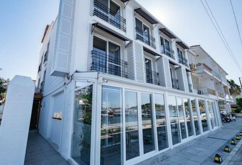 سوییت با چشم‌انداز دریا, Bd Suites