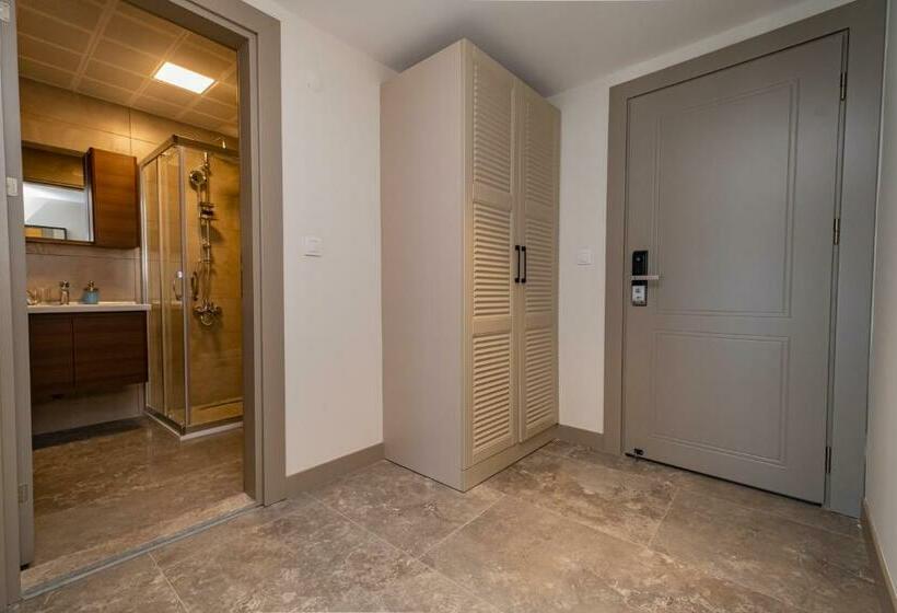 Suite with Terrace, Bd Suites