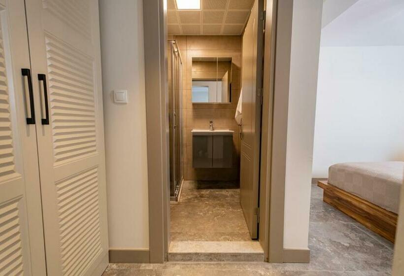 سوییت با چشم‌انداز باغ, Bd Suites
