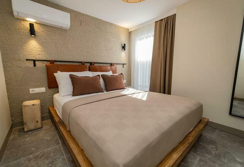 سوییت با چشم‌انداز باغ, Bd Suites
