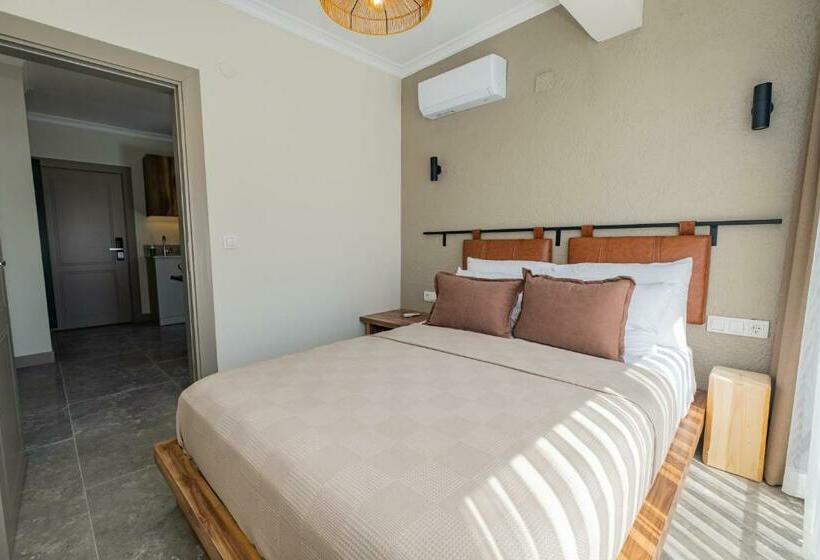 سوییت با چشم‌انداز باغ, Bd Suites