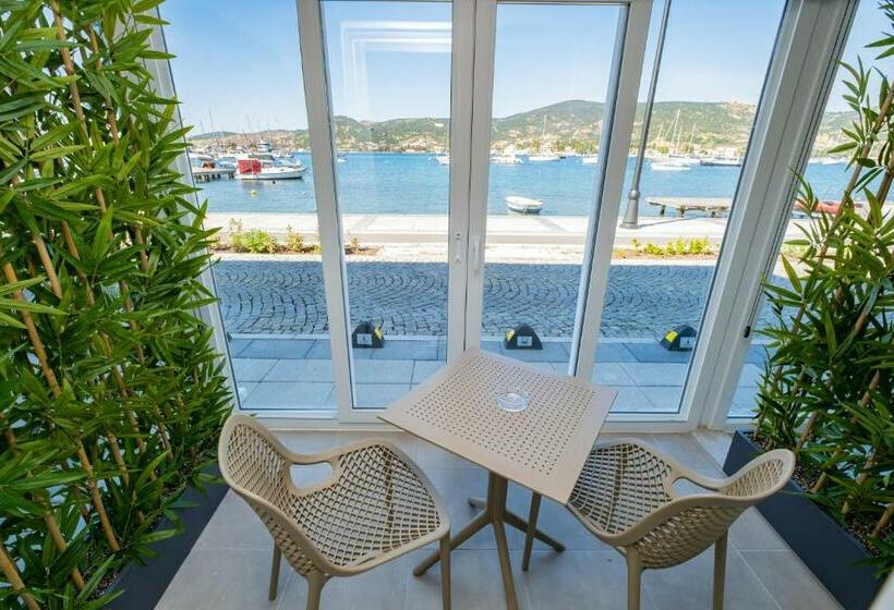 Suite with Terrace, Bd Suites