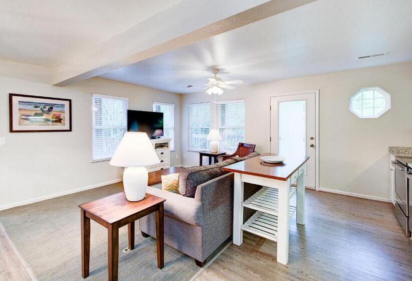 Люкс Повышенной Комфортности, Hilton Vacation Club Beachwoods Kitty Hawk