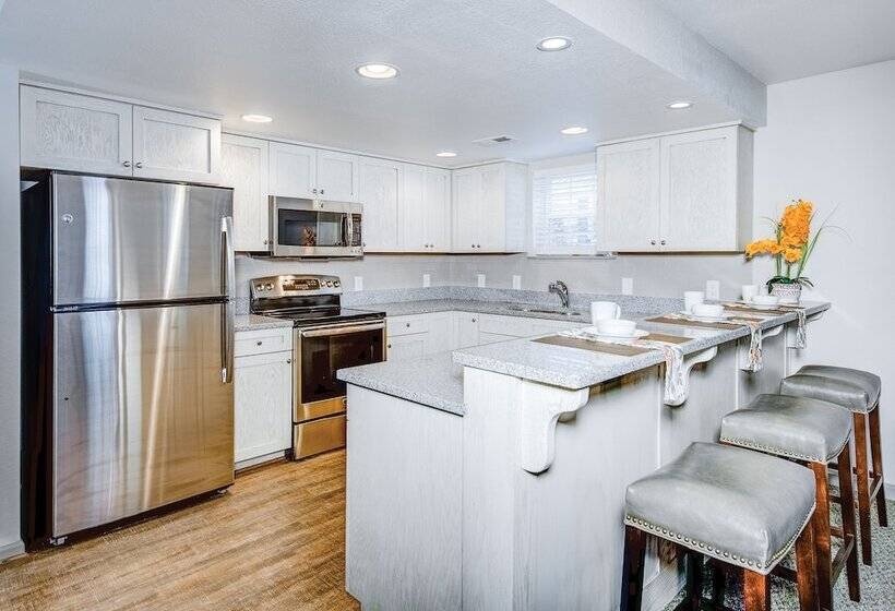 Люкс 2 Спальни, Hilton Vacation Club Beachwoods Kitty Hawk
