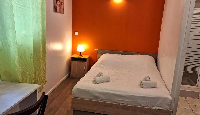 Номер Стандарт, Hôtel Le Saint Quentin