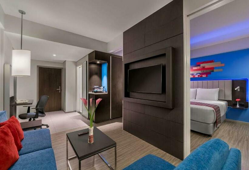 سوییت جونیور, Park Inn By Radisson Clark