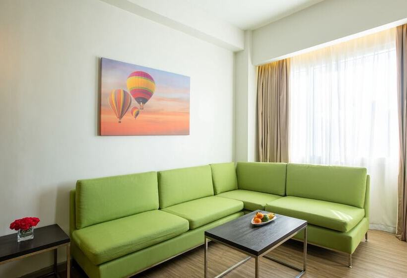 سوییت جونیور, Park Inn By Radisson Clark