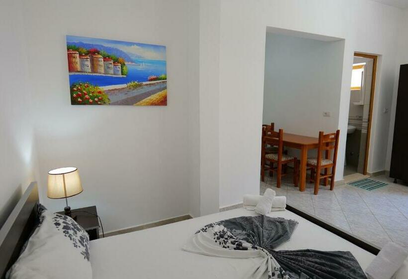 اتاق استاندارد سه نفره, Panorama Piqeras