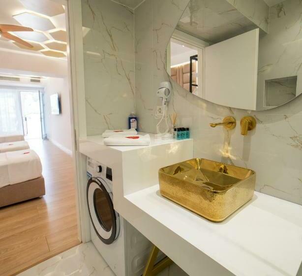 スーペリアースイート, Adam & Eve Suites