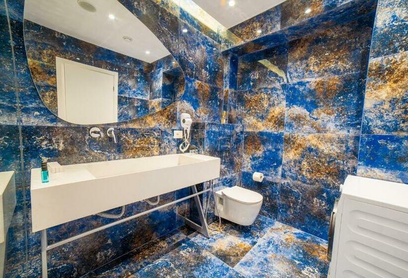 デラックススイート, Adam & Eve Suites