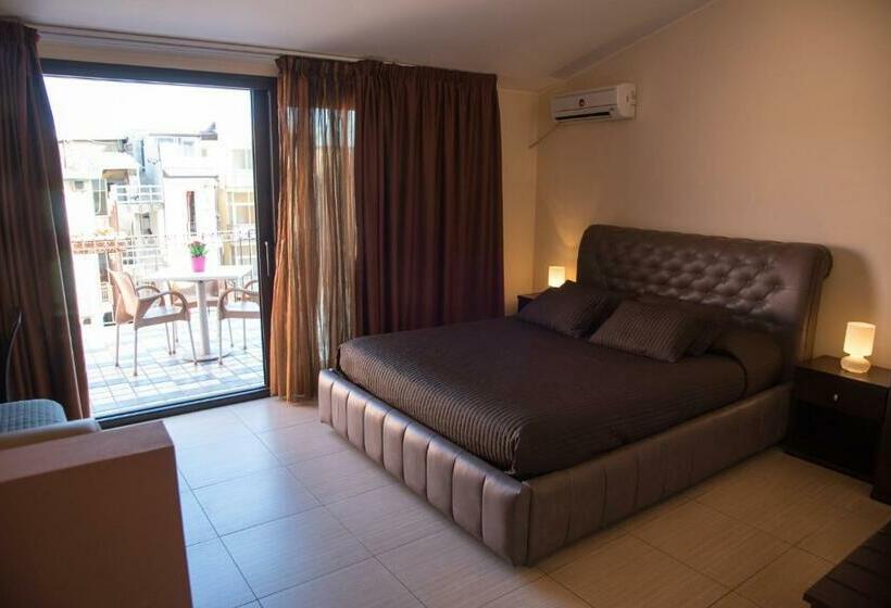 اتاق سه نفره سوپریور با چشم‌انداز دریا, Acitrezza B&b