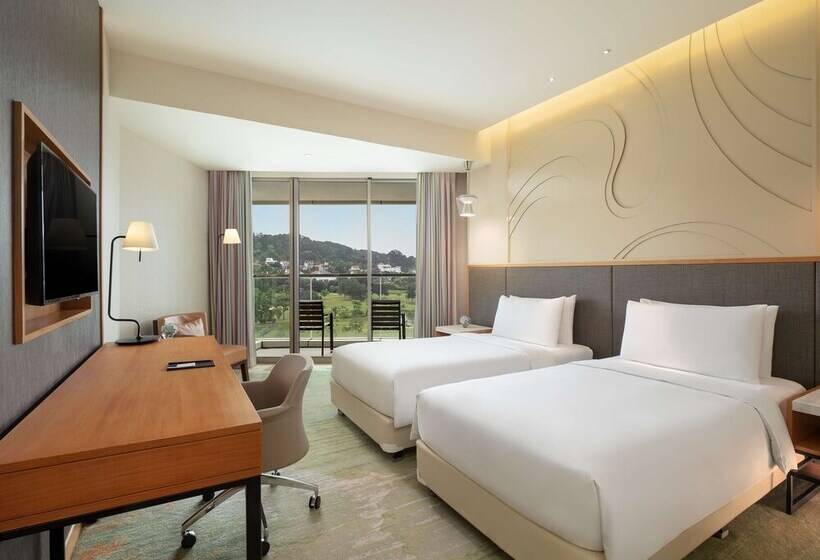 Номер Deluxe, Radisson Golf & Convention Center Batam