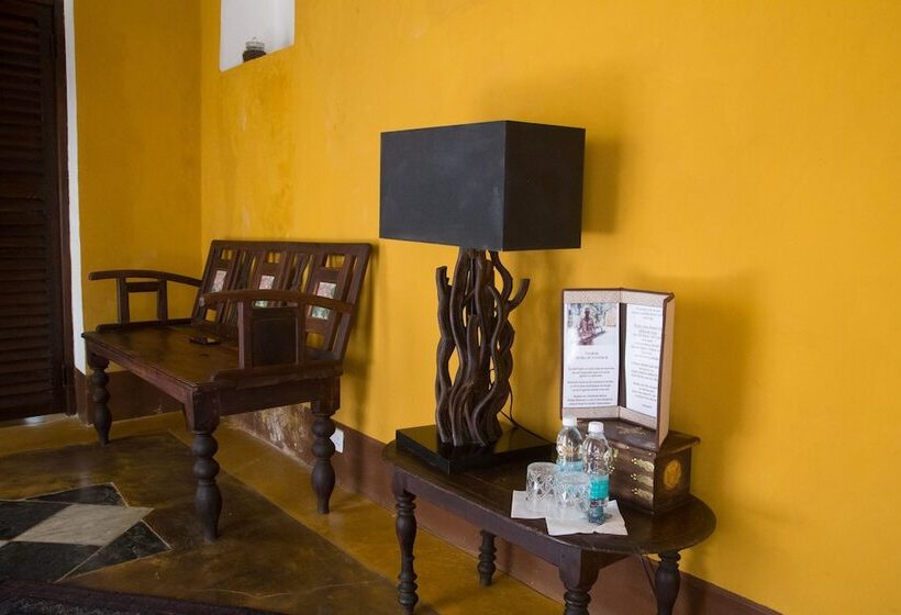 חדר דלוקס, Kholle House