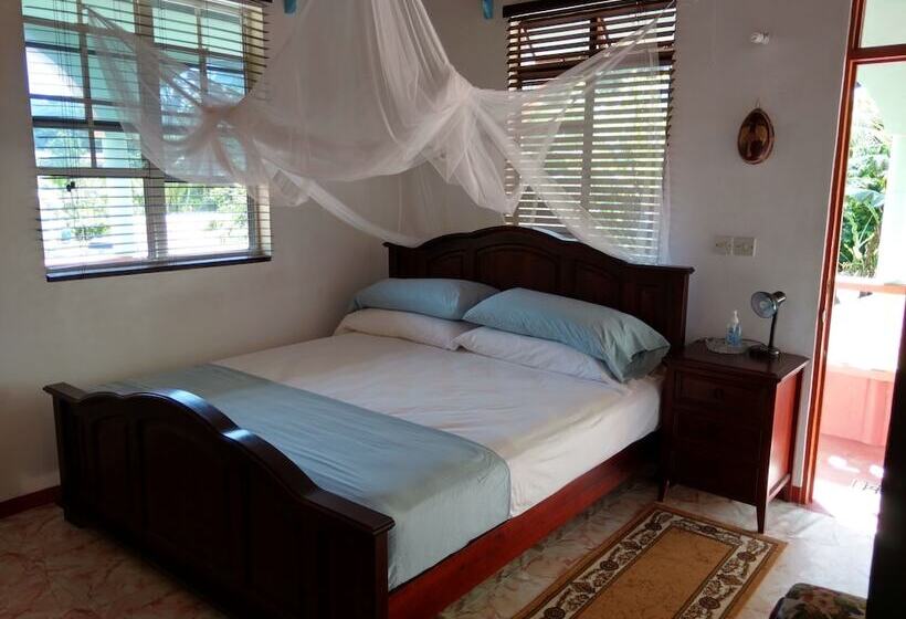 ویلای 3 خوابه, Mainroad Suite
