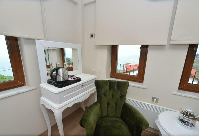 اتاق لوکس سه تخته, Akamoy Boztepe Hotel & Restaurant