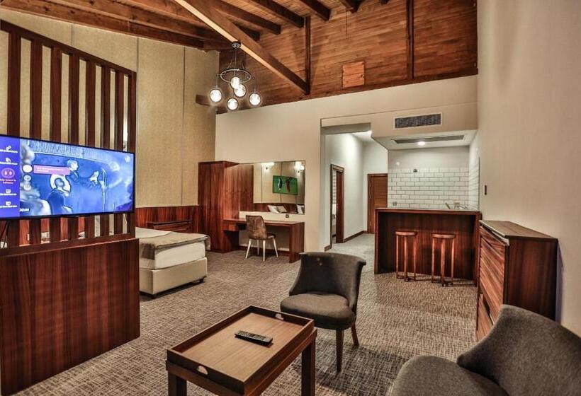 سوییت خانوادگی, Akamoy Boztepe Hotel & Restaurant