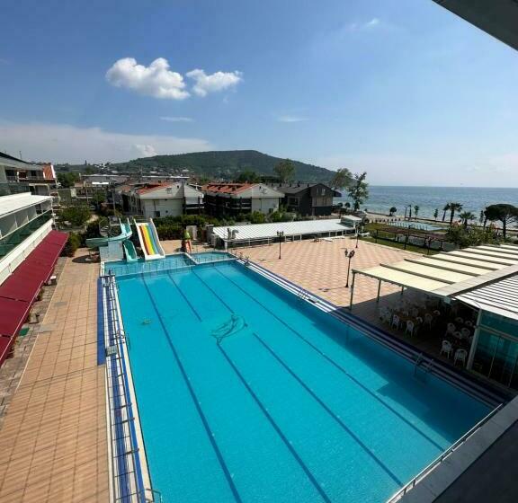 Трехместный Номер Стандарт Боковой Вид на Море, Cetin Prestige Resort