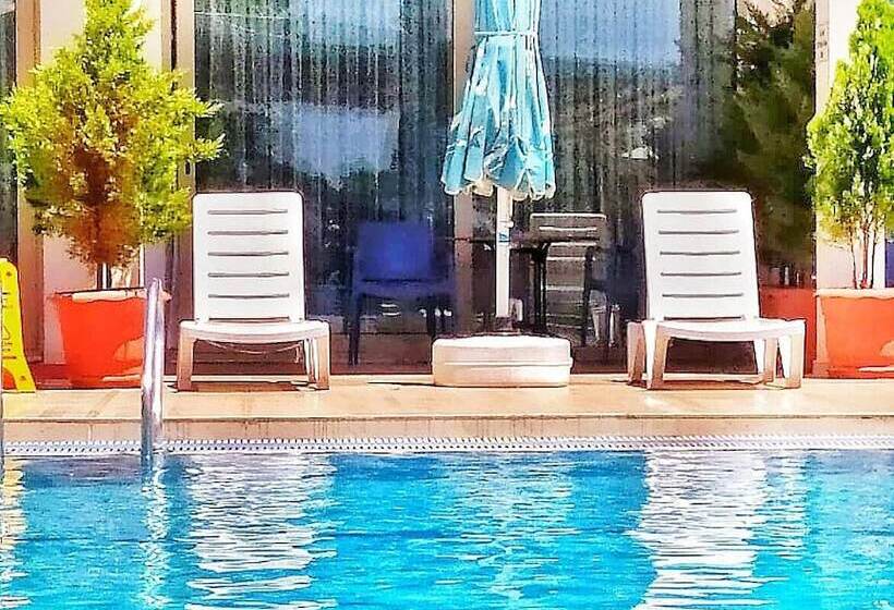 Трехместный Номер Стандарт Вид на Бассейн, Cetin Prestige Resort