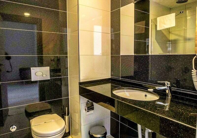 Трехместный Номер Стандарт Вид на Бассейн, Cetin Prestige Resort