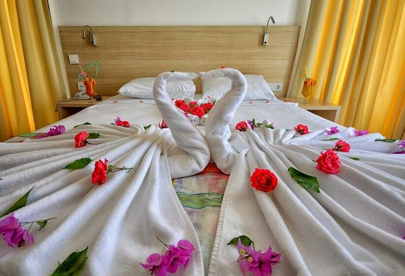 Номер Стандарт Вид на Бассейн, City Hotel Marmaris