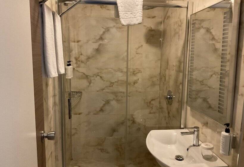 Номер Deluxe, Zade