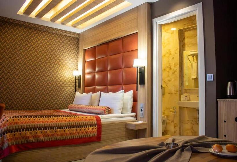 Номер Deluxe, Zade