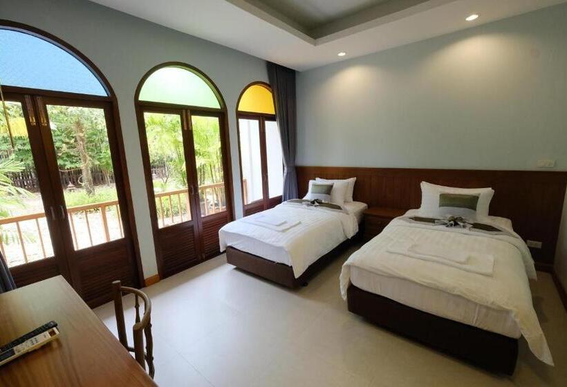 اتاق لوکس با چشم‌انداز باغ, Baan Imm Sook Resort