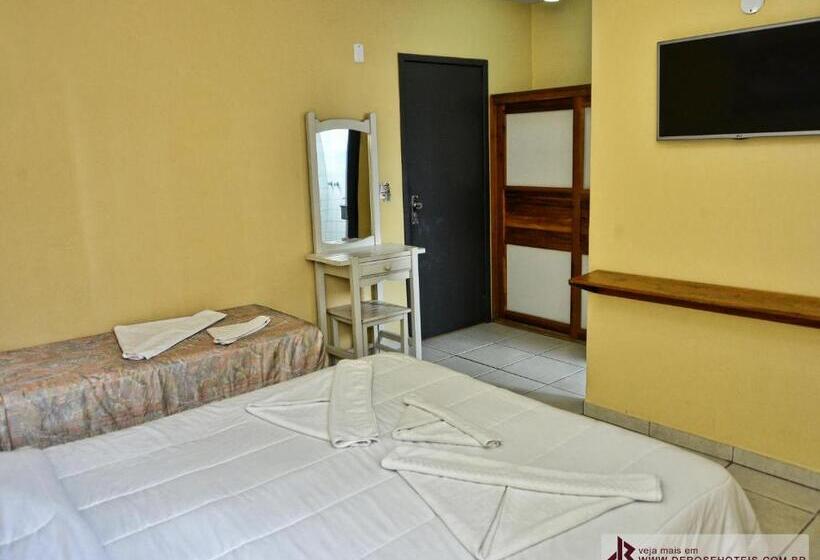 Habitación Triple Deluxe, De Rose Palace