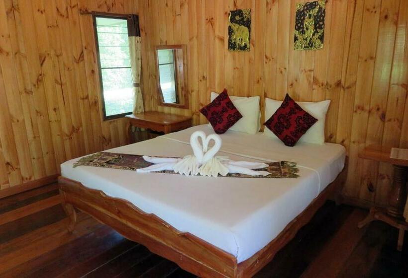 اتاق لوکس با بالکن, Macura Resort