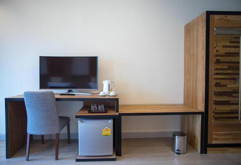 اتاق لوکس با بالکن, Triple B Boutique Residence
