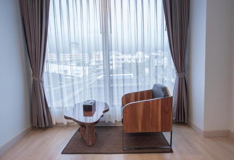 اتاق لوکس با بالکن, Triple B Boutique Residence