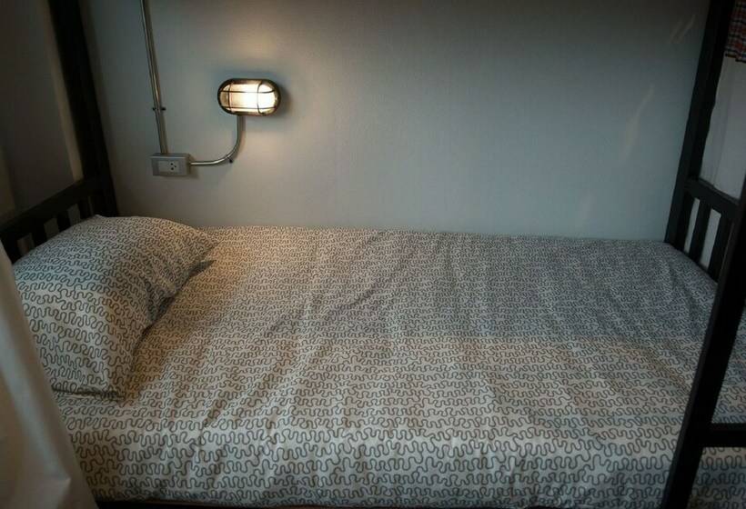 تختخواب در اتاق مشترک, Allsum Hostel