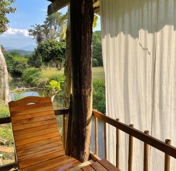اتاق استاندارد با بالکن, Chiang Dao Hostel