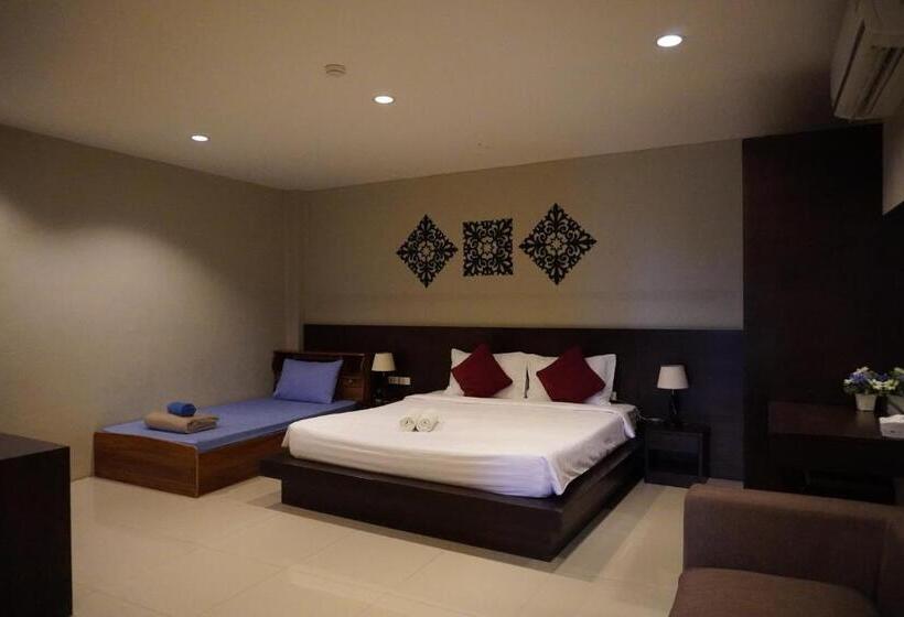 اتاق لوکس سه تخته, Green Leaf Hostel
