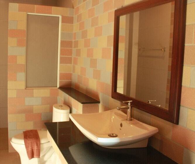 חדר דלוקס, Waterside Resort