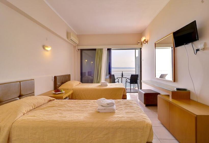 Семейный Номер с Койками, Calamos Beach Family Club